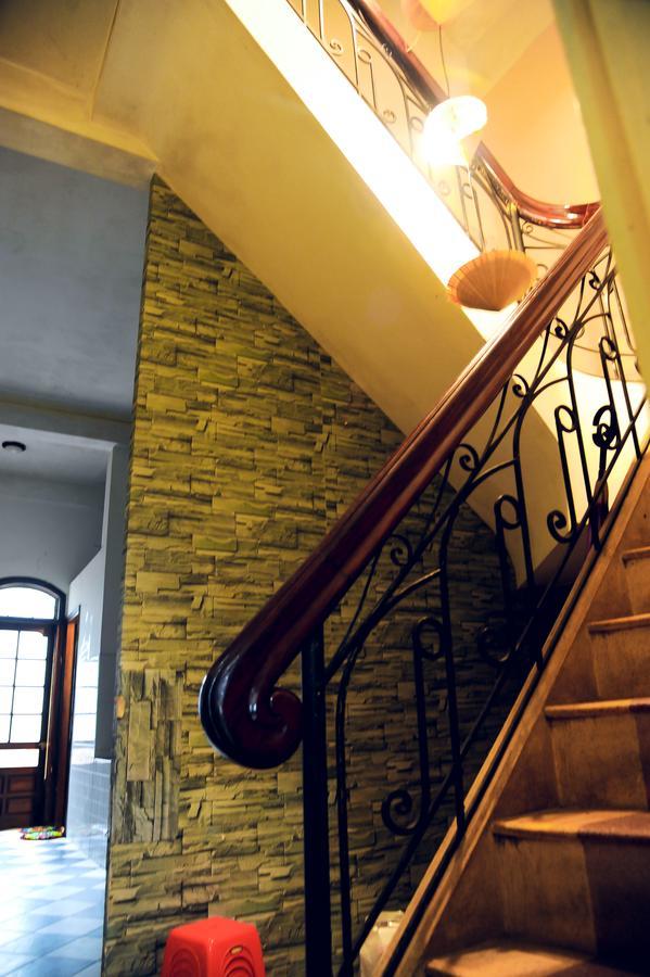 Queen Homestay Hue Exterior photo