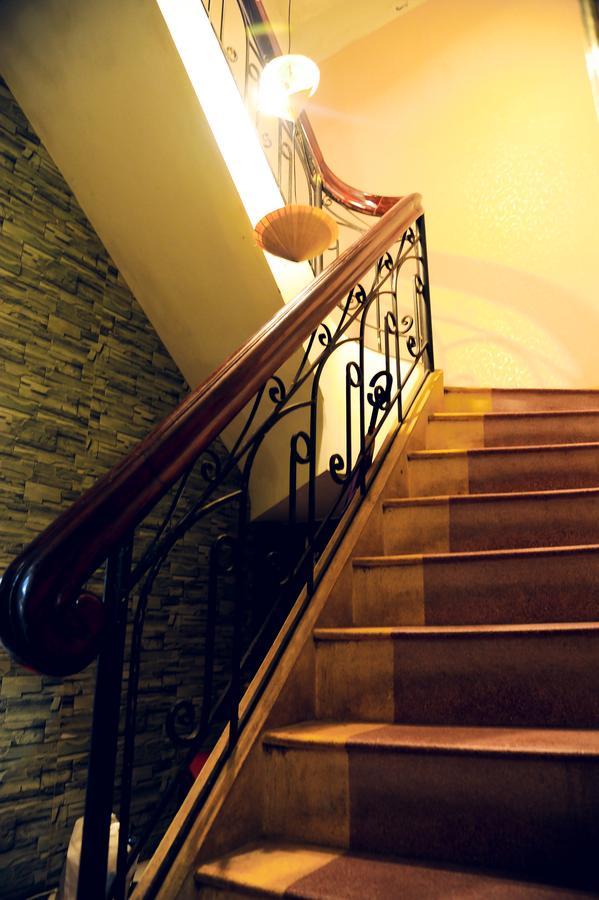 Queen Homestay Hue Exterior photo